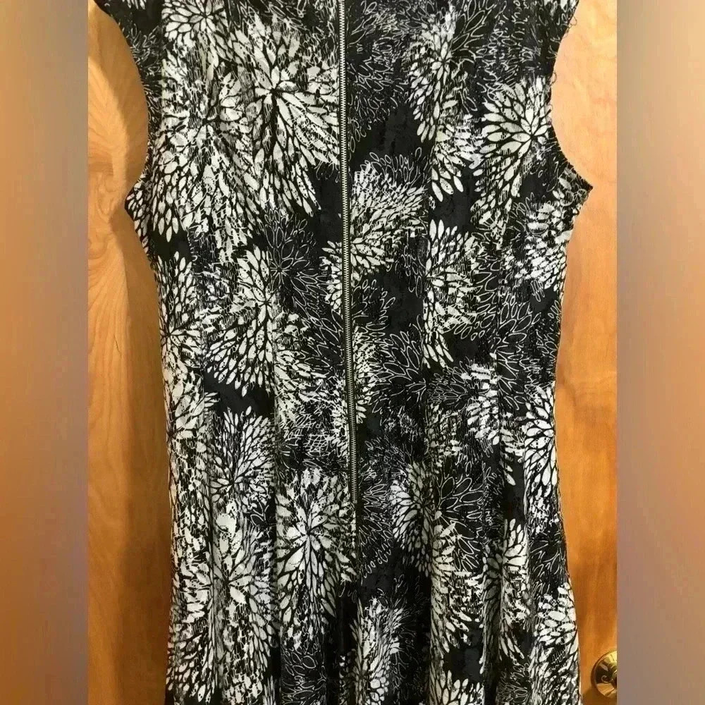 Black & White Floral Fit-and-Flare Dress - Picture 6 of 9